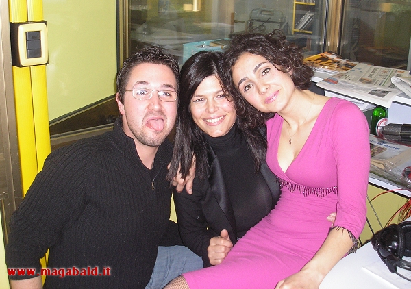 06.jpg - Maicoll... beato tra le donne!